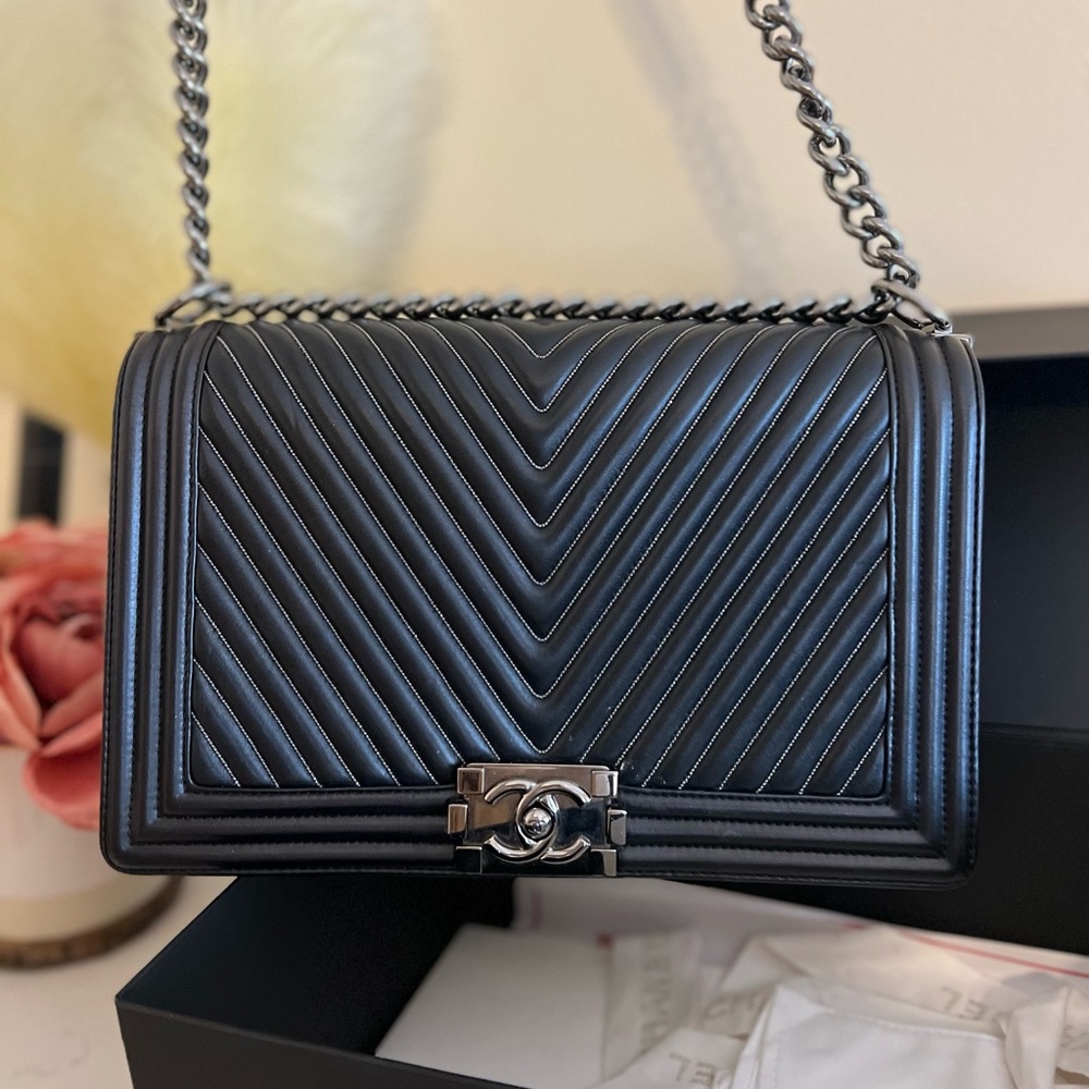 Calfskin Chevron Quilted Medium Chain Boy Flap Black